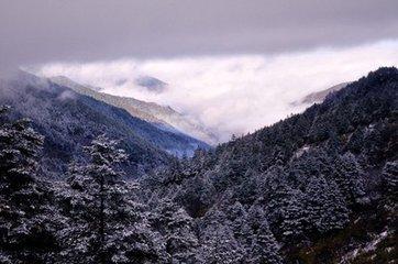 武漢周邊神農(nóng)架滑雪3日樂趣自駕游：昭君故里-香溪源-天生橋-中和滑雪場3日