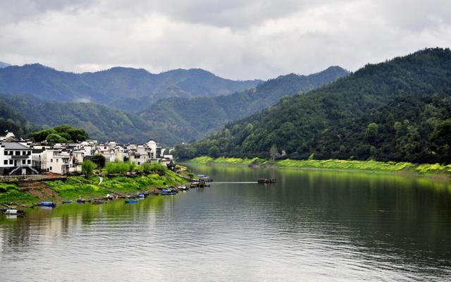 北京出發(fā)皖南川藏線自駕游：景德鎮(zhèn)-呈坎八卦-新安江山水畫廊7日自駕游