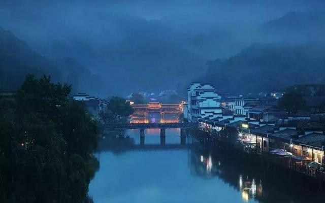 山東出發(fā)江西6自駕游日：景德鎮(zhèn)-龍虎山-滕王閣-西海千島湖6日經(jīng)典自駕游