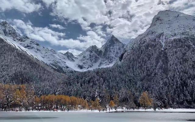 重慶出發(fā)周邊3日賞雪自駕游：畢棚溝-磐羊湖-龍王海-甘堡藏寨3日川西自駕游